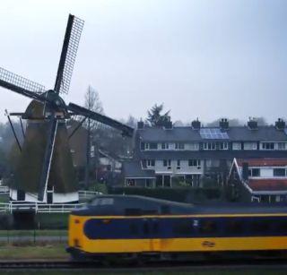 Trains run on-board in the Netherlands | नेदरलँडमध्ये वा-यावर धावतायत ट्रेन्स