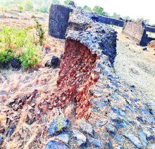 Rajmata ignored the Jijau memorial | राजमाता जिजाऊ स्मारक उपेक्षित