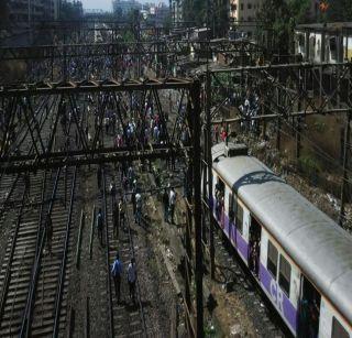 Stop the train near Dombivli | डोंबिवलीजवळ रेल रोको