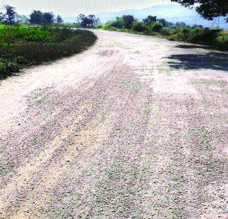 Sand stone on Pandharpur road | पंढरपूर रस्त्यावर वाळूचा सडा