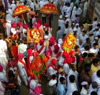 Gaudya Yatra of Solapur, giving equality of teaching | समतेची शिकवण देणारी सोलापूरची गड्डायात्रा