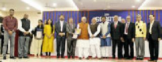 The award enhances enthusiasm for success | पुरस्कारामुळे यश मिळविण्यासाठी उत्साह वाढतो The award enhances enthusiasm for success | पुरस्कारामुळे यश मिळविण्यासाठी उत्साह वाढतो