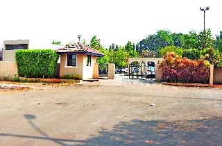 Silence on Bhujbal farm; Nationalist Bhavan became the center | भुजबळ फार्मवर सन्नाटा; राष्ट्रवादी भवन बनले केंद्र Silence on Bhujbal farm; Nationalist Bhavan became the center | भुजबळ फार्मवर सन्नाटा; राष्ट्रवादी भवन बनले केंद्र