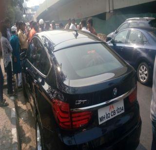 Youth Chief Aditya Thackeray's BMW Accident | युवासेना प्रमुख आदित्य ठाकरेंच्या बीएमडब्ल्यूचा अपघात Youth Chief Aditya Thackeray's BMW Accident | युवासेना प्रमुख आदित्य ठाकरेंच्या बीएमडब्ल्यूचा अपघात