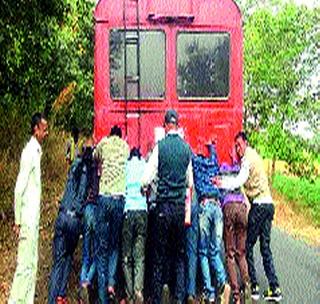 The cold of the passengers departed! | थंडीत निघाला प्रवाशांचा घाम!