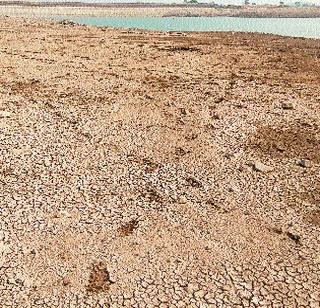 30 percent water in soil dams | मातीच्या धरणात ३0 टक्केच पाणी 30 percent water in soil dams | मातीच्या धरणात ३0 टक्केच पाणी