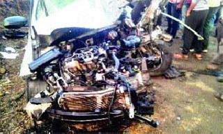 Two killed in accident near Ghoti; A serious | घोटीजवळ अपघातात दोघे ठार; एक गंभीर