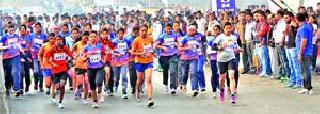 Jasbir Singh, Manju Shahane winners in Nashik Road mini marathon competition | नाशिकरोड मिनी मॅरेथॉन स्पर्धेत जसबीरसिंग, मंजू शहाणे विजेते