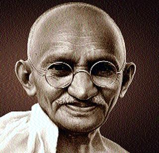 Mahatma Gandhi is the force of the leaders | महात्मा गांधीच पुढाऱ्यांची मजबुरी