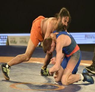 Baba Ramdev's 'Dangal', landed wrestling akhada | बाबा रामदेव यांची 'दंगल', उतरले कुस्तीच्या आखाड्यात