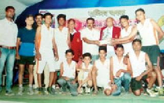 Pune, Nagpur, Brahmapuri team dominate in basketball tournament | बॉस्केटबॉल स्पर्धेत पुणे, नागपूर, ब्रह्मपुरीच्या संघाचे वर्चस्व