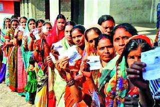 Crowds in the voter list, administration tired | मतदार यादीत घोळ, प्रशासनाची दमछाक