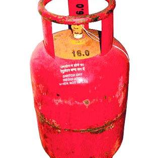 Robbery under the name of gas connection check | गॅसजोडणी तपासणी नावाखाली लूट Robbery under the name of gas connection check | गॅसजोडणी तपासणी नावाखाली लूट
