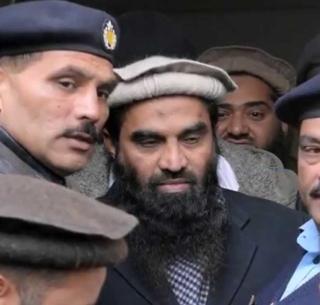 Mumbai attacker Lakhvi's nephew killed in Kashmir | मुंबई हल्ल्याचा सूत्रधार लख्वीचा भाचा काश्मीरमध्ये ठार