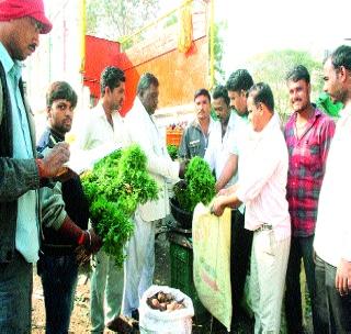 Farmers get duplicate from direct sale of vegetable! | भाजीपाला थेट विक्रीतून शेतक-यांना मिळाला दुप्पट भाव!