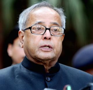 Intimidation, violence threatens President Mukherjee | असहिष्णुता, हिंसाचारामुळे राष्ट्रपती मुखर्जी यांना खंत