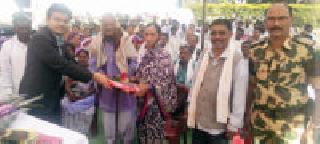 Strengthen the position of the post by settling disputes in the village | गावातच वाद मिटवून पदाचे स्थान बळकट करा Strengthen the position of the post by settling disputes in the village | गावातच वाद मिटवून पदाचे स्थान बळकट करा