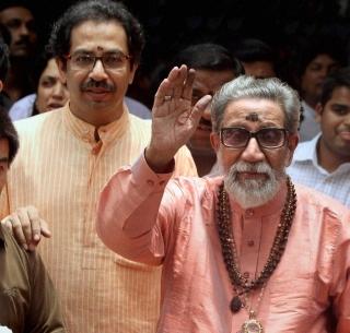 Shiv Sena chief never said chest measurement - Pak Uddhav Thackeray | पाकचा थरकाप उडवणा-या शिवसेनाप्रमुखांनी कधीच छातीचे माप सांगितले नाही- उद्धव ठाकरे