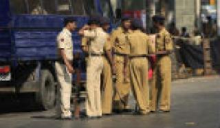 Police alert on the backdrop of elections | निवडणुकीच्या पार्श्वभूमीवर पोलीस अलर्ट Police alert on the backdrop of elections | निवडणुकीच्या पार्श्वभूमीवर पोलीस अलर्ट