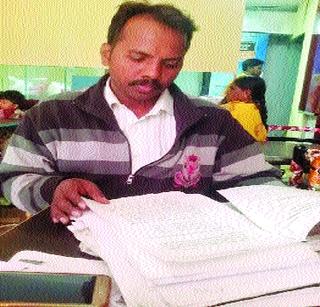 Station diary created by retired officer | निवृत्त अधिकाऱ्याने बनविली स्टेशन डायरी