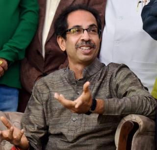 If you want to hit the cleanest city list then give bribe - Uddhav Thackeray | स्वच्छ शहरांच्या यादीत झळकायचे असेल तर लाच द्या - उद्धव ठाकरे