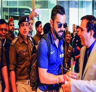 India and England are in Kanpur for the first T20 tournament | भारत व इंग्लंड संघ पहिल्या टी-२० साठी कानपूरमध्ये दाखल