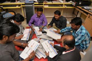 Capacities for the election! | इलेक्शनसाठी माकपचा ताफा तय्यार ! Capacities for the election! | इलेक्शनसाठी माकपचा ताफा तय्यार !