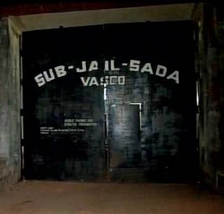 Injured 45 prisoners security guards in Goa jail | गोव्यातील तुरूंगात ४५ कैद्यांचा सुरक्षा रक्षकांवर हल्ला