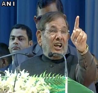 Due to the respect of daughter, the respect of the vote is huge - Sharad Yadav's Muktfale | बेटी की इज्जत से व्होट की इज्जत बडी है - शरद यादवांची मुुक्ताफळे