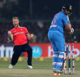 England beat Pakistan by seven wickets in the first T20 | पहिल्या टी-20 मध्ये इंग्लंडची बाजी, भारतावर सात गडी राखून मात