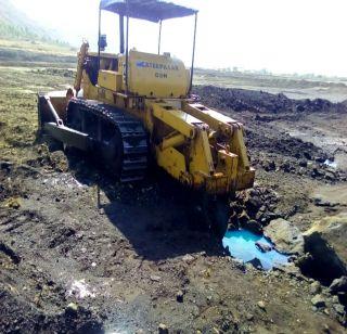 Diesel pipeline fired in Nashik, waste thousands of diesel diesel | नाशिकमध्ये डिझेलची पाईपलाईन फुटली, हजारो लिटर डिझेल वाया