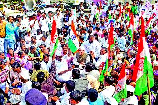 Use of force to remove protesters | आंदोलकांना हटविण्यासाठी बळाचा वापर