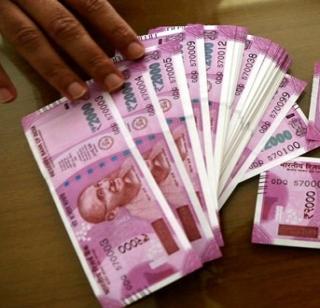 One crore rupees from the relative of Congress candidate in Goa seized | गोव्यात कॉंग्रेस उमेदवाराच्या नातेवाईकाकडून एक कोटी रुपये जप्त