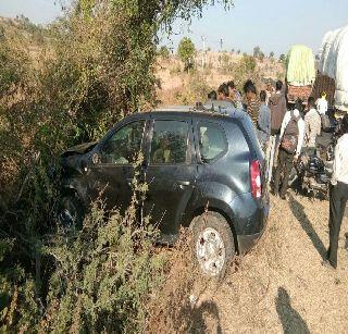 A car killed by a car | कार झाडावर धडकून एक ठार