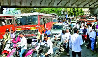 Chakka jam movement at Dwarka square | द्वारका चौकात चक्का जाम आंदोलन