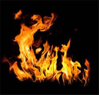 Fire at houses in Dhule, loss of millions of rupees | धुळ्यात घरांना आग, लाखो रुपयांचे नुकसान