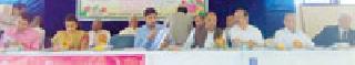 Senior citizens have to fight for honor | ज्येष्ठ नागरिकांनी सन्मानासाठी झटावे Senior citizens have to fight for honor | ज्येष्ठ नागरिकांनी सन्मानासाठी झटावे