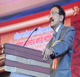 Do not neglect English, but need to raise Marathi's height - Dr. Akshyakumar Kale | इंग्रजीला अव्हेरू नका, पण मराठीची उंची वाढवणे गरजेचे - डॉ. अक्षयकुमार काळे