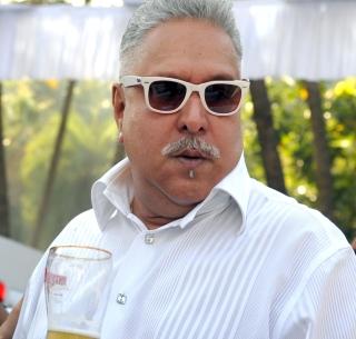 Football - Vijay Mallya in the UPA-NDA match | युपीए-एनडीएच्या सामन्यात माझा झाला फुटबॉल - विजय मल्ल्या