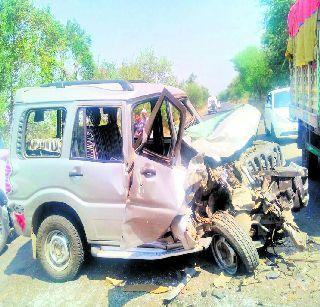 Accident, planned bride killed in Jeep, who had gone to buy Basta | बस्ता खरेदीला गेलेल्या कुटुंबाच्या जीपला अपघात, नियोजित वधू ठार