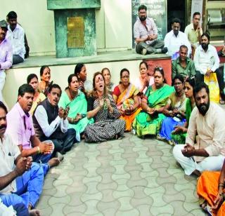 Bhajan movement before the Congress Bhavan | काँग्रेस भवनासमोर भजन आंदोलन