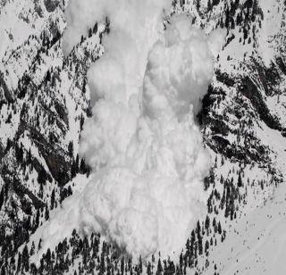 100 people die due to avalanches in Afghanistan, alert alert in India | अफगाणिस्तानात हिमस्खलनामुळे 100 जणांचा मृत्यू, भारतातही सतर्कतेचा इशारा