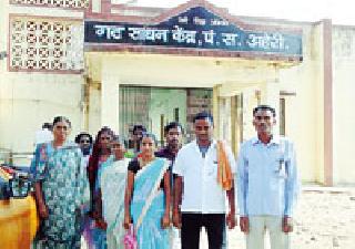 Three months of retention | तीन महिन्यांचे मानधन रखडले Three months of retention | तीन महिन्यांचे मानधन रखडले
