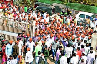 On the last day, the flag of the seekers | अखेरच्या दिवशी इच्छुकांची झुंबड