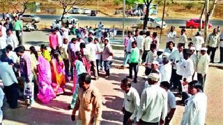 In Kalwan taluka, 34 forms for four groups and 82 for eight categories | कळवण तालुक्यात चार गटांसाठी ३४, तर आठ गणांसाठी ८२ अर्ज दाखल In Kalwan taluka, 34 forms for four groups and 82 for eight categories | कळवण तालुक्यात चार गटांसाठी ३४, तर आठ गणांसाठी ८२ अर्ज दाखल