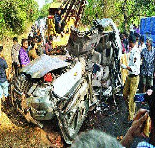 Seven killed in an accident in Ratnagiri | रत्नागिरीजवळ अपघातात मुंबईचे सात ठार