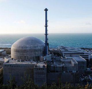 Explosion in France's nuclear power plant | फ्रान्सच्या अणुऊर्जा प्रकल्पात स्फोट