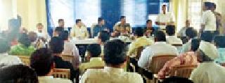 The district collector took it | जिल्हाधिकाऱ्यांनी घेतला The district collector took it | जिल्हाधिकाऱ्यांनी घेतला