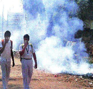 Smoke on the streets of Boisar | बोईसर शहरातील रस्त्यांवर धूरच धूर Smoke on the streets of Boisar | बोईसर शहरातील रस्त्यांवर धूरच धूर