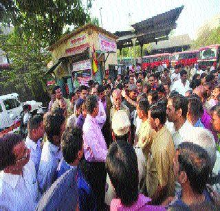 A sudden movement of ST employees | एसटी कर्मचाऱ्यांचे अचानक आंदोलन A sudden movement of ST employees | एसटी कर्मचाऱ्यांचे अचानक आंदोलन
